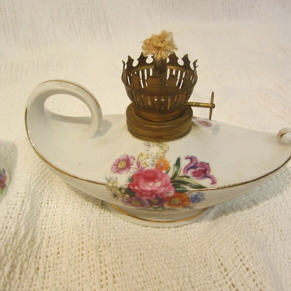 VTG 50'S MINIATURE SET OF PORCELAIN HURRICANE LAMPS W/FLORAL MOTIF - Picture 5 of 7